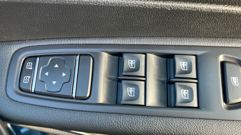 Renault Captur 1.3 TCE 150 Iconic 5dr EDC Petrol Hatchback